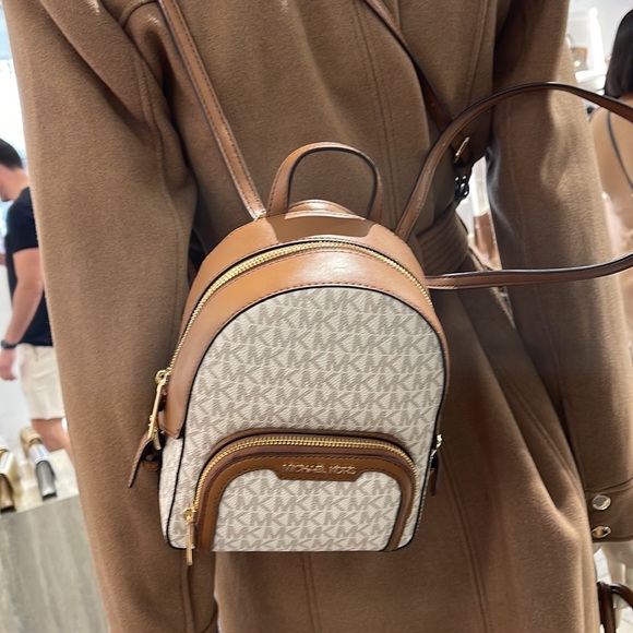 Michael Kors Ladies Backpack Bag Jaycee XS Conv Zip Backpack Vanilla - Picture 15 of 16